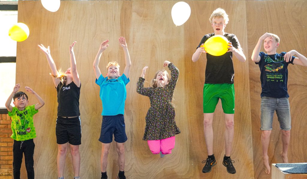 Kinderfeestje blij springen